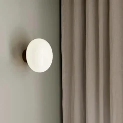 Karl-Johan Vägglampa, Rökt Ek/Vitt Opalglas