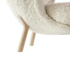 &Tradition Fåtöljer-Lilla Petra VB1 Loungestol, Fårskinn Honey / Oljad Ek