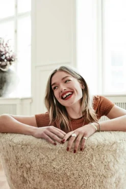 &Tradition Fåtöljer-Lilla Petra VB1 Loungestol, Fårskinn Honey / Oljad Ek