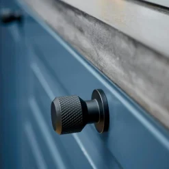 Manor Round Knopp, Matt svart