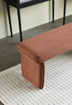 Mellow Bänk, Maroon