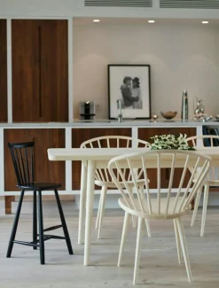 Miss Holly Stol, Oljad Ek