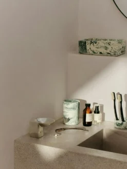 Ferm Living Boxar & Askar-Mist Servettlåda, Off-white / Smaragd