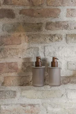 Modest Tvålpump, Valnöt