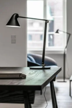 Louis Poulsen Skrivbordslampor|Bordslampor-NJP Bordslampa, Ljusgrå