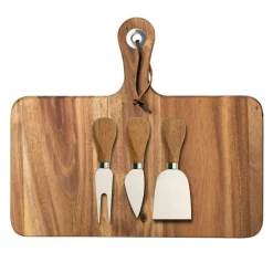 Oline Ostbricka, Trä