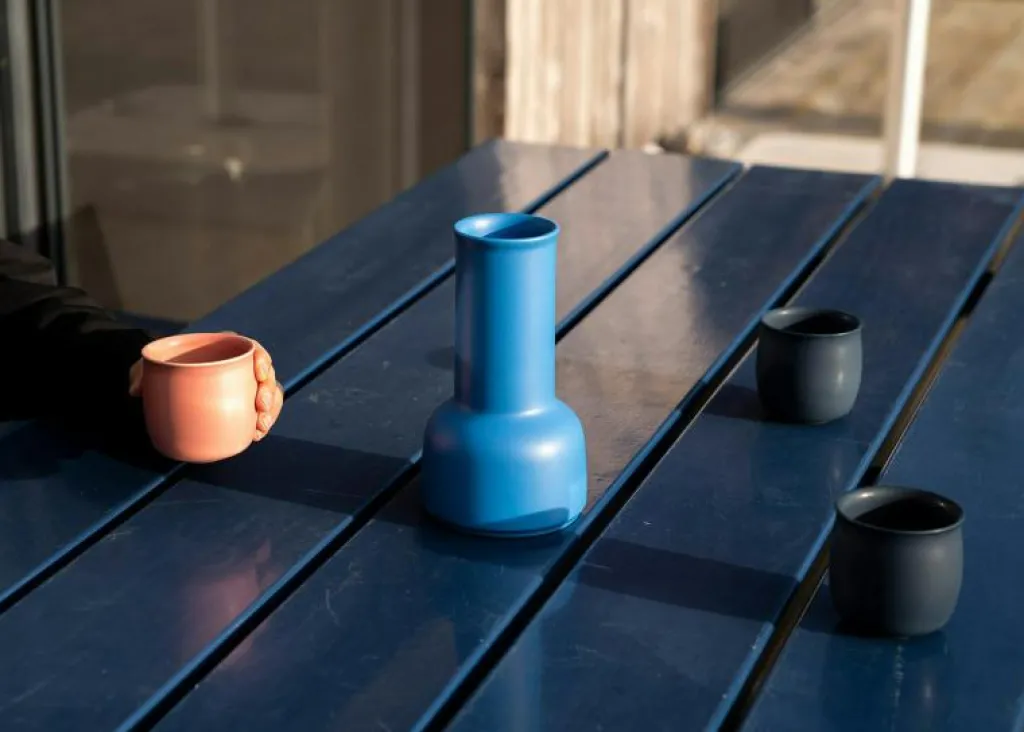 Raawii Vattenkaraffer & Vattenkannor-Omar Karaff 22.5 cm, Electric Blue