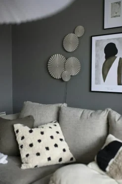 Omega Vägglampa, Mud