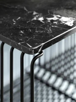 Montana Vägghyllor|Modulära Hyllsystem-Panton Wire top panel 07-Black Red