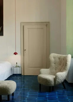 Petra VB3 Fåtölj, Fårskinn Sahara / Valnöt