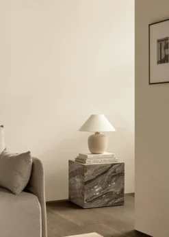 Audo Copenhagen Sidobord & Avlastningsbord-Plinth Cubic Sidobord 40x40 cm, Kunis Breccia Marmor