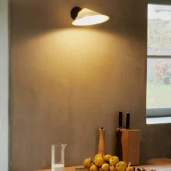 Plume SW Vägglampa Med Strömbrytare, Polykarbonat