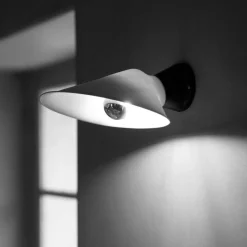 Plume SW Vägglampa Med Strömbrytare, Polykarbonat