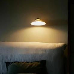 Plume SW Vägglampa Med Strömbrytare, Polykarbonat