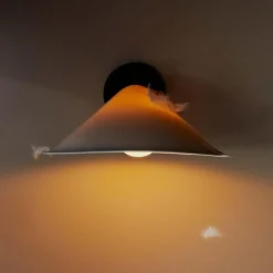 Plume SW Vägglampa Med Strömbrytare, Polykarbonat