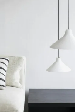 Seam Pendel Svart / Vit, 33 cm