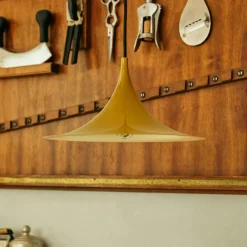 GUBI Pendellampor-Semi Pendel Ø 47 cm, Mässing