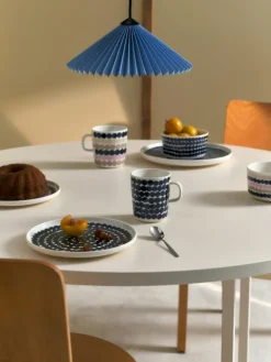 Marimekko Mattallrikar-Siirtolapuutarha Tallrik 20 cm, Vit / Mörkblå