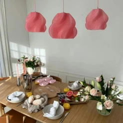 Crème Atelier Pendellampor-Soft Serve Pendel 03, Mässing / Blueberry Sorbet