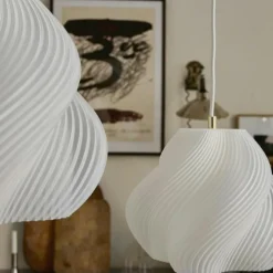 Crème Atelier Pendellampor-Soft Serve Pendel 03, Mässing / Blueberry Sorbet