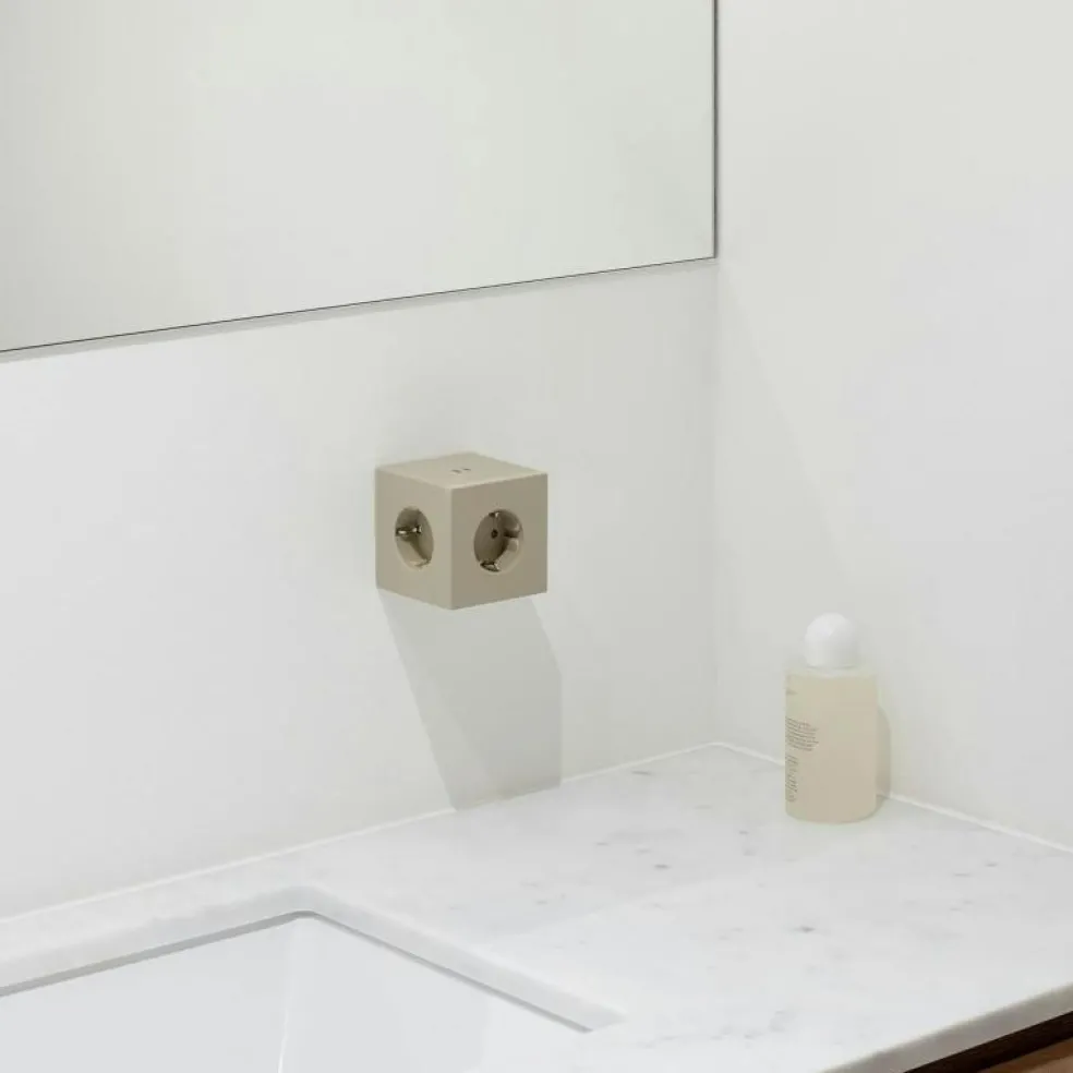 Square 2 Uttagsförlängare Med USB-C / Magnet, Beige