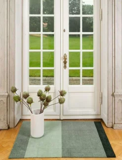 Tica Copenhagen Plastmattor-Stripes Matta Ljusgrön / Mörkgrön, 90x130 cm