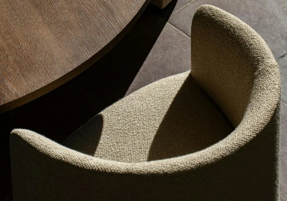 Tearoom Loungestol, Logan Flint