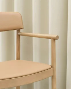 Timb Karmstol, Ultra Leather, Svart/Svart