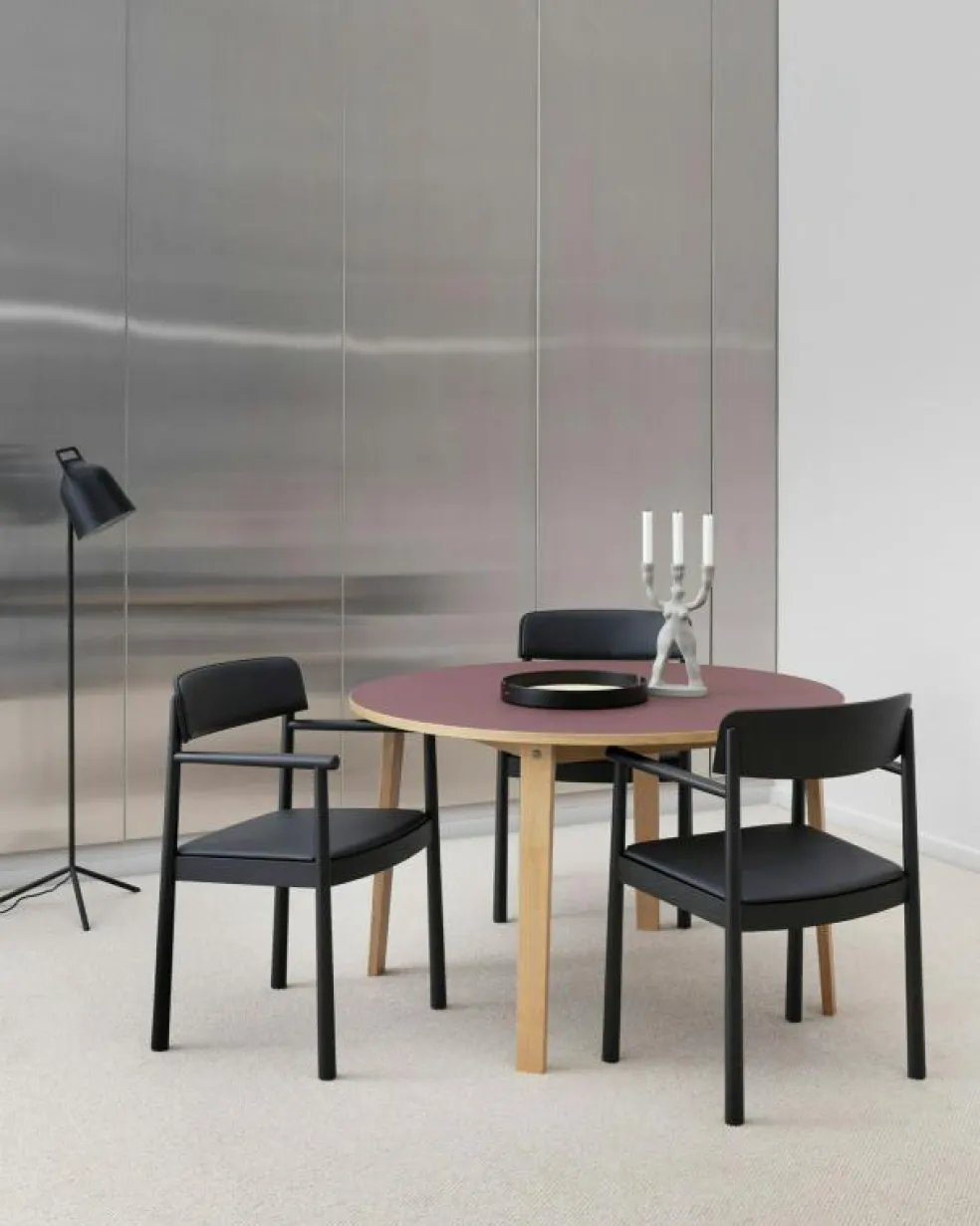 Timb Karmstol, Ultra Leather, Svart/Svart