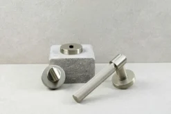 Beslag Design Knoppar & Dörrhandtag-Toavred R-52 för Helix och Tavira, Antik Brons