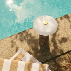 Trip Bordslampa Portabel, Vinröd