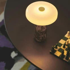 Trip Bordslampa Portabel, Vinröd