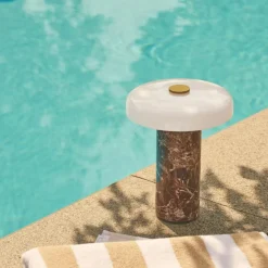 Trip Bordslampa Portabel, Vinröd