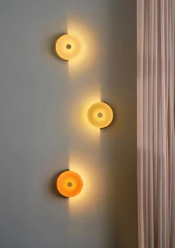 Trip Vägglampa, Marmor Ask / Grå