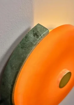 Trip Vägglampa, Marmor Ask / Grå