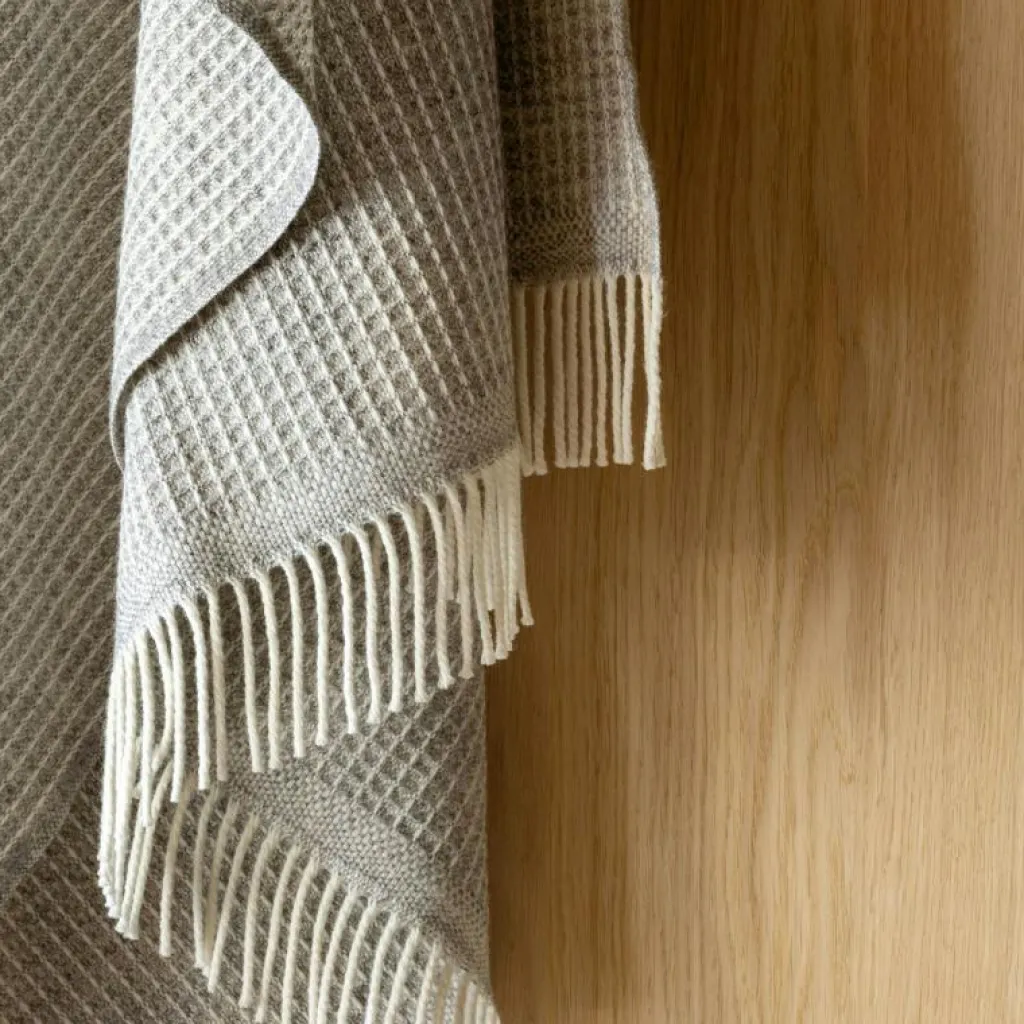 Røros Tweed Plädar & Filtar-Vega Pläd 150x210 cm, Svart