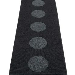 Pappelina Plastmattor-Vera 2.0 Matta Black / Black Metallic, 70x280 cm