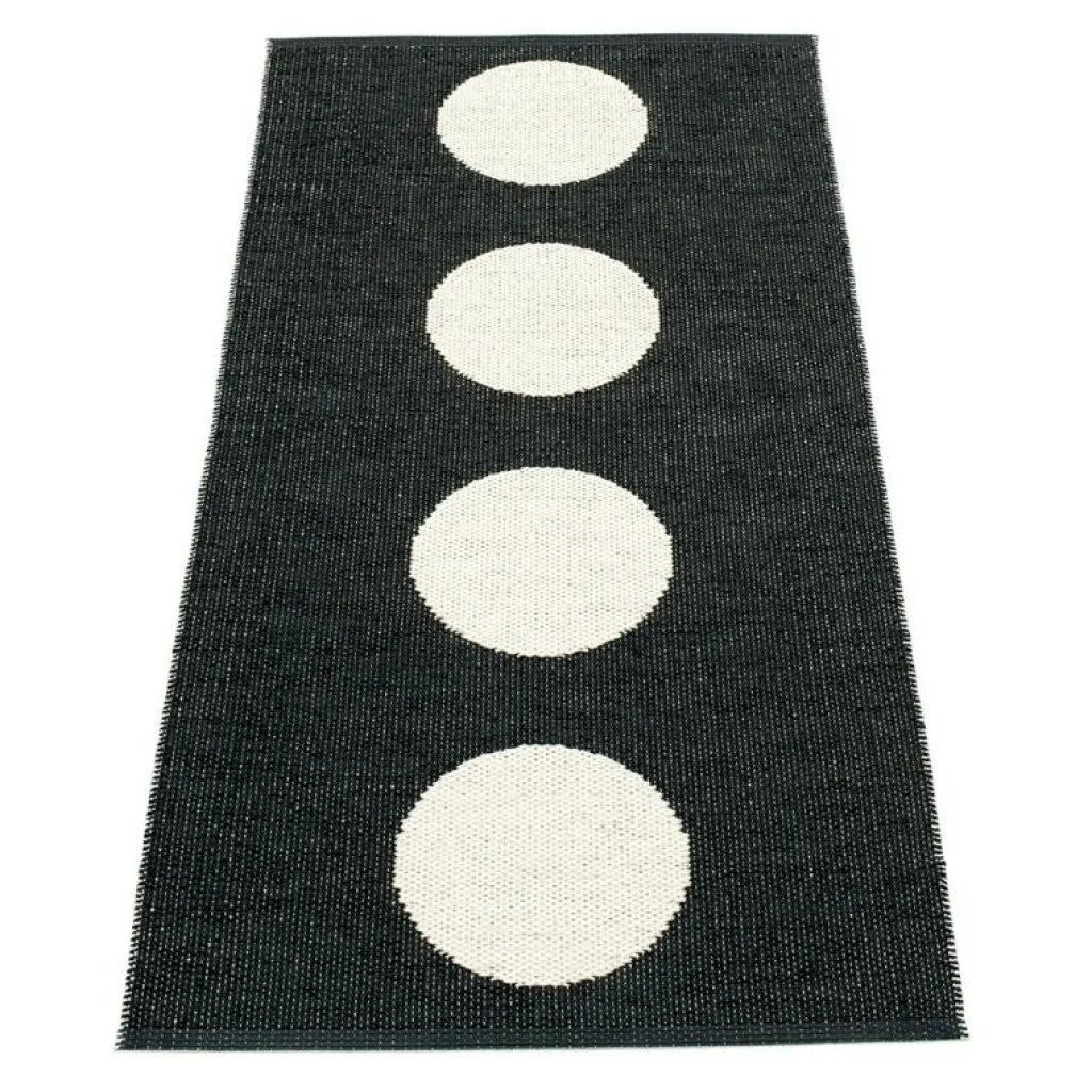 Pappelina Utomhusmattor & Balkongmattor|Plastmattor-Vera Matta Svart / Vanilj, 70x225 cm