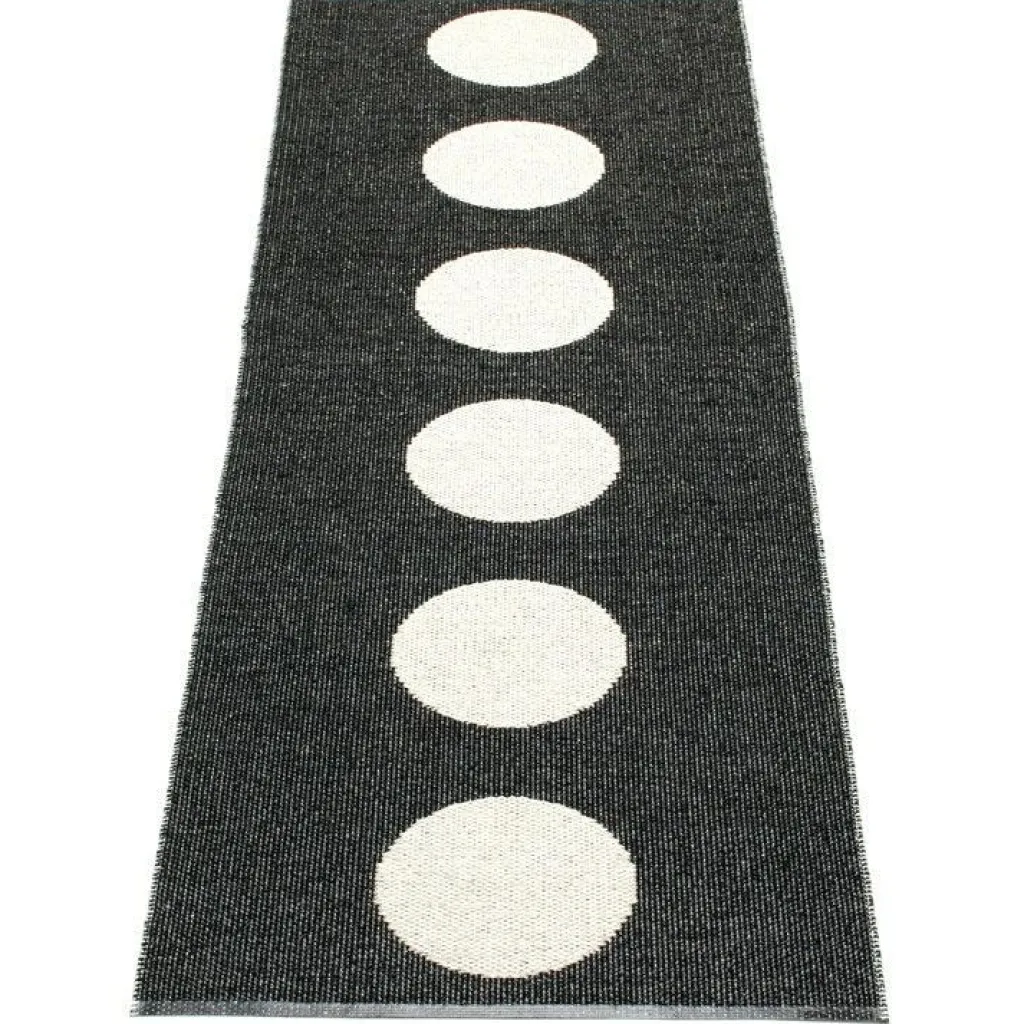 Pappelina Utomhusmattor & Balkongmattor|Plastmattor-Vera Matta Svart / Vanilj, 70x225 cm