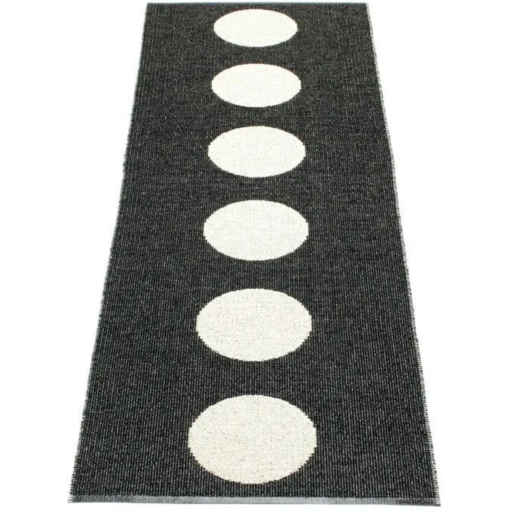 Pappelina Utomhusmattor & Balkongmattor|Plastmattor-Vera Matta Svart / Vanilj, 70x225 cm